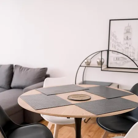 Le Bourguet Nau Apartament *
