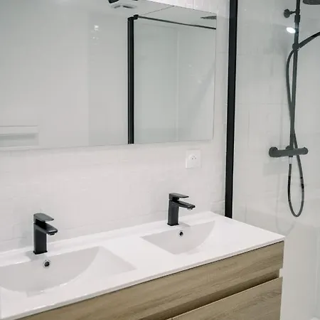 Le Bourguet Nau Apartament *